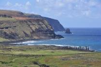 Os famosos Moais de tongariki, vistos de Rano Raraku, em Rapa Nui (ou Ilha de Páscoa), território chileno no meio do Oceano Pacífico